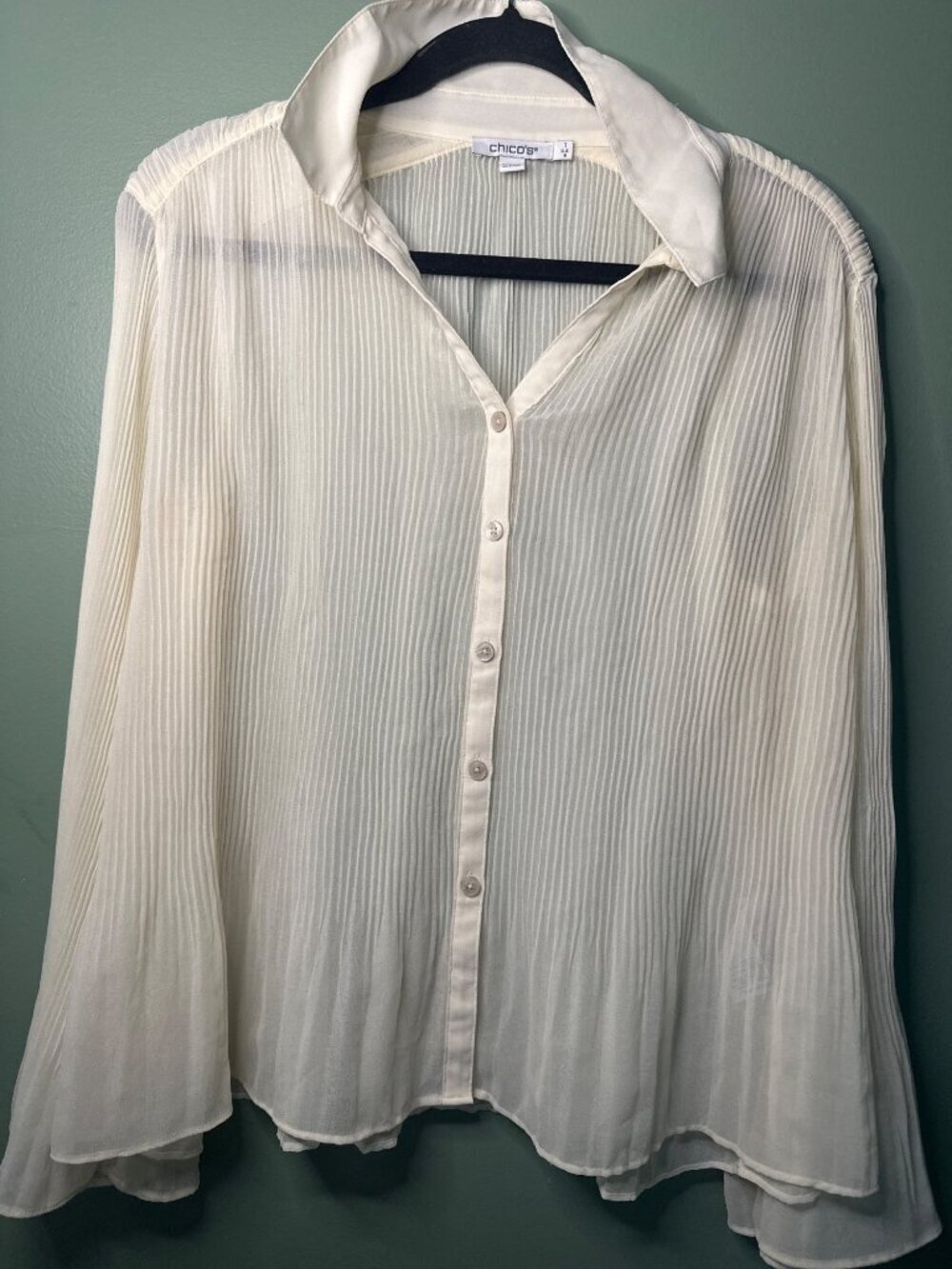 Chico’s Size 1 (8) Ivory Textured Bell Sleeve Blouse Sheer Lined Flowy Top chic